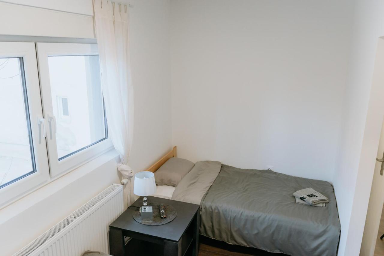 Rent A Room Aleksic 瓦列沃 外观 照片