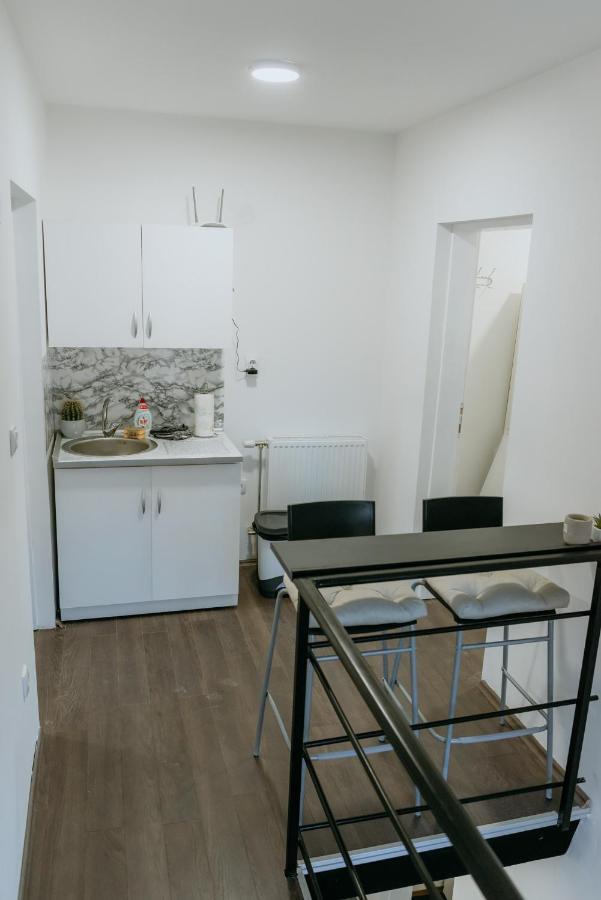 Rent A Room Aleksic 瓦列沃 外观 照片