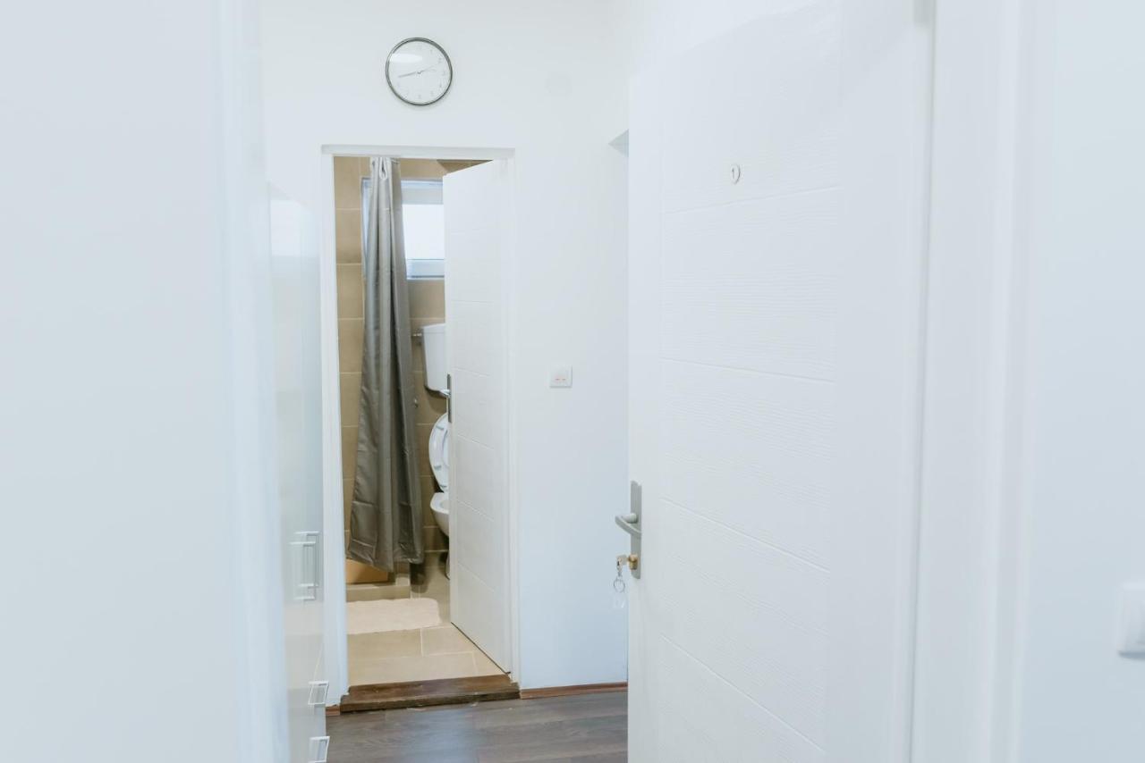 Rent A Room Aleksic 瓦列沃 外观 照片