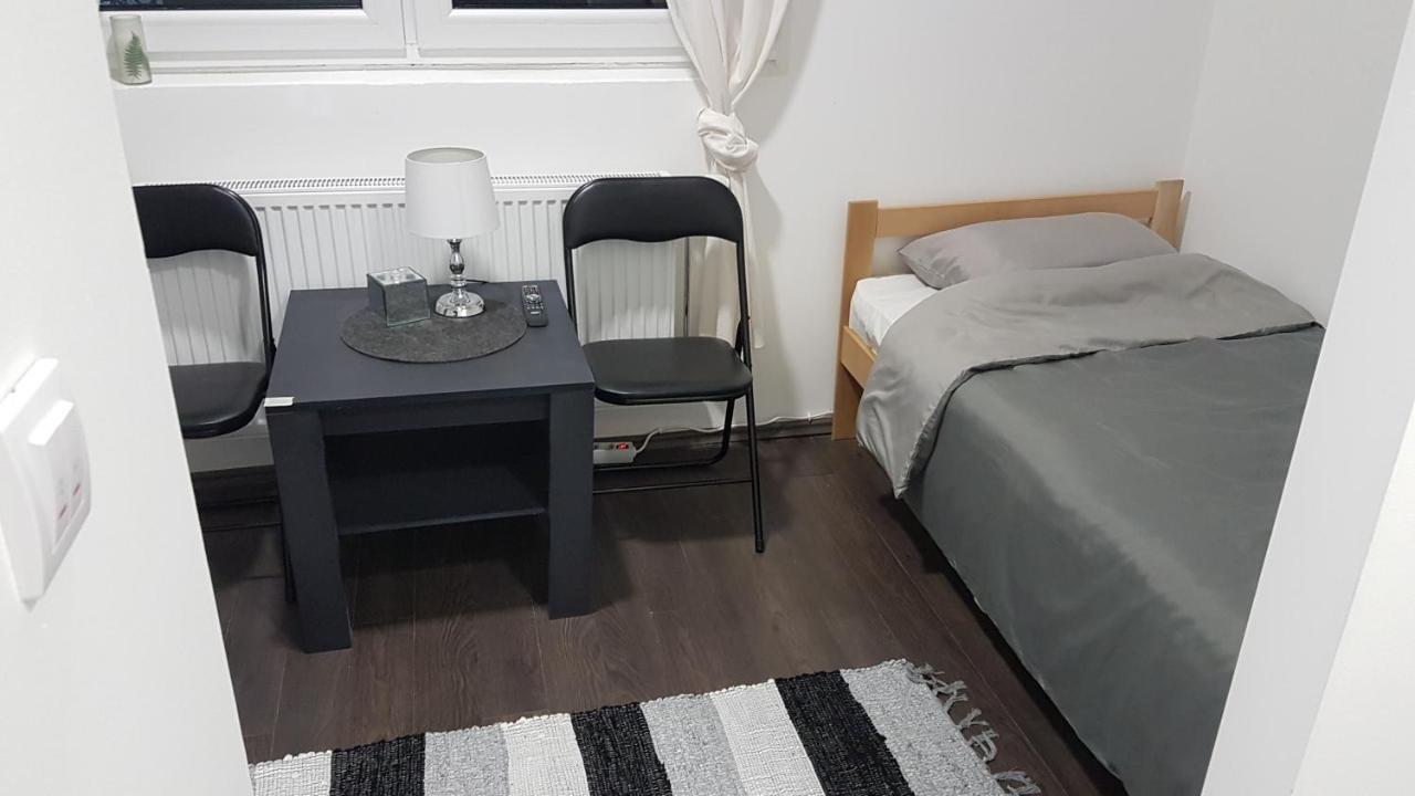 Rent A Room Aleksic 瓦列沃 外观 照片