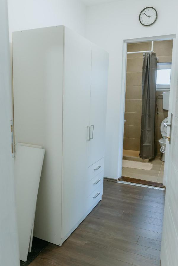 Rent A Room Aleksic 瓦列沃 外观 照片