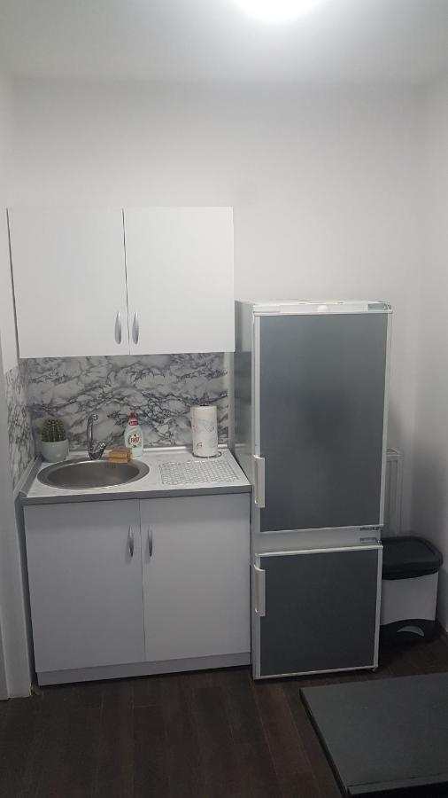 Rent A Room Aleksic 瓦列沃 外观 照片