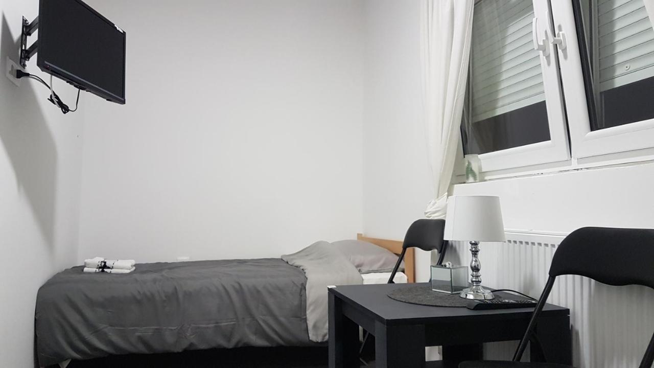 Rent A Room Aleksic 瓦列沃 外观 照片
